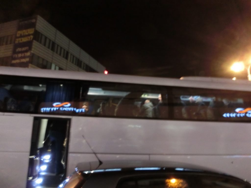KRAVolution Team Train & KRAVel 2017 Israel - Im Bus festhalten