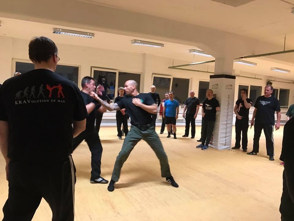 Mixed Seminar zum Thema Military Knife Fighting & Krav Maga Defenses - Messerattacke