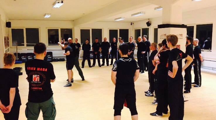 Mixed Seminar zum Thema Military Knife Fighting & Krav Maga Defenses - Train